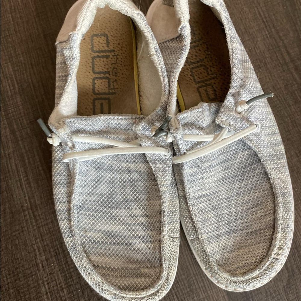 Hey dude shoes size 6